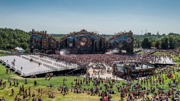 TomorrowLand2